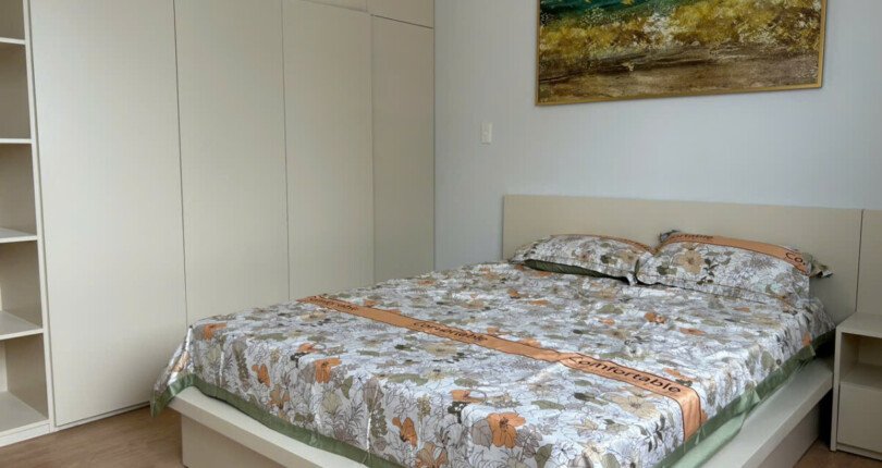 phong ngu can ho can ban 13 810x430 - Bán căn hộ chung cư Green Valley, diện tích 119m2, 03pn, giá 10,5 tỷ , nhà đang có hợp đồng thuê 33tr/tháng.