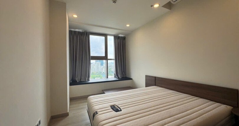 phong ngu master 4 810x430 - Giá mua bán căn hộ 3pn view sông chung cư Midtown Phú Mỹ Hưng t10/2025