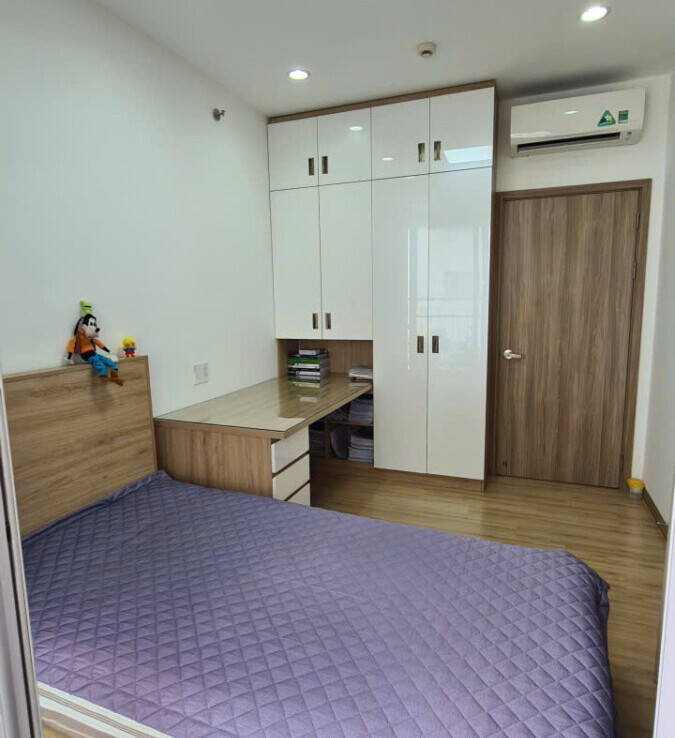 phong ngu nho trong can ho ban 675x738 - Bán gấp căn hộ 3pn tòa D, căn góc, lầu cao, view hồ bơi chung Scenic Valley 1 giá 9,1 tỷ