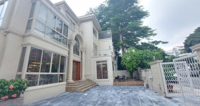 san vuon nha biet thu ban 810x430 - Giá mua bán nhà Biệt thự tứ lập căn góc mặt Đường 17 Khu phố Mỹ Gia phường Tân Mỹ T9/2025