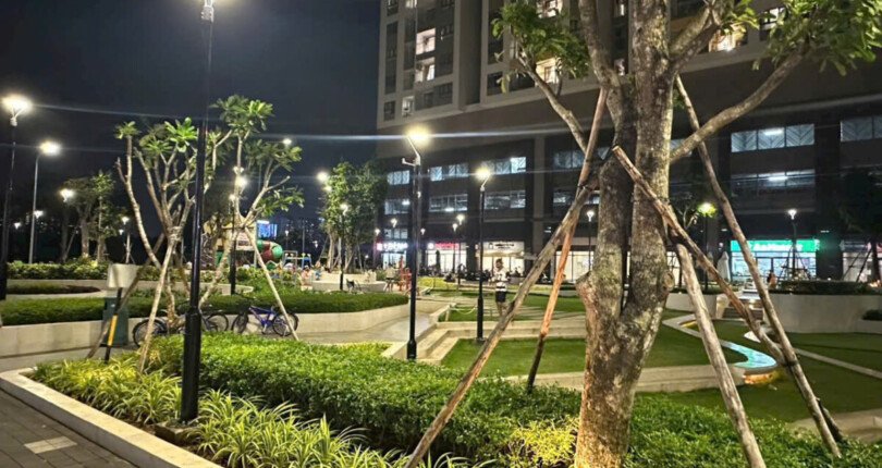 shophouse doi dien cong vien noi khu kdc 810x430 - Giá mua bán Shophouse khối đế tòa Uranus chung cư Q7 Saigon Riverside T10/2025