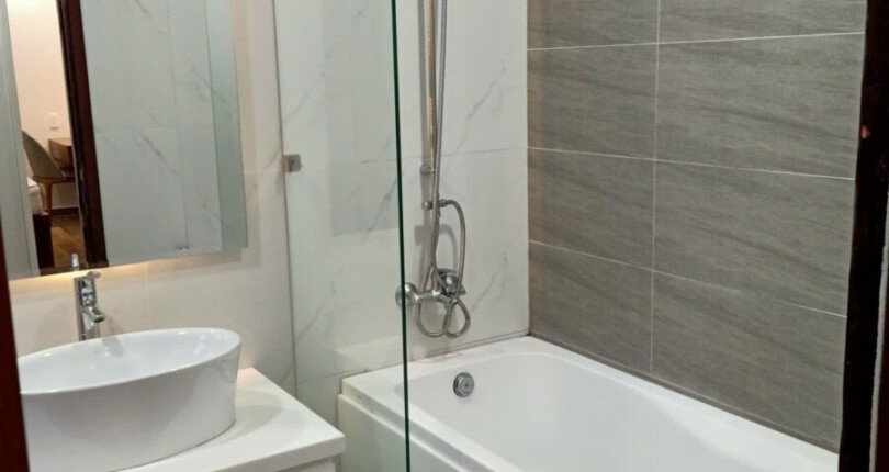 toilet co bon tam nam 810x430 - Giá mua bán căn hộ 3pn tòa A chung cư Hưng Phúc Happy Residence T9/2025