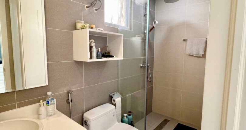 tollet can ho can ban 2 810x430 - Bán căn hộ chung cư Scenic Valley 2, 97m2, 03pn, giá 8.8 tỷ, nhà đẹp, đầy đủ nội thất.
