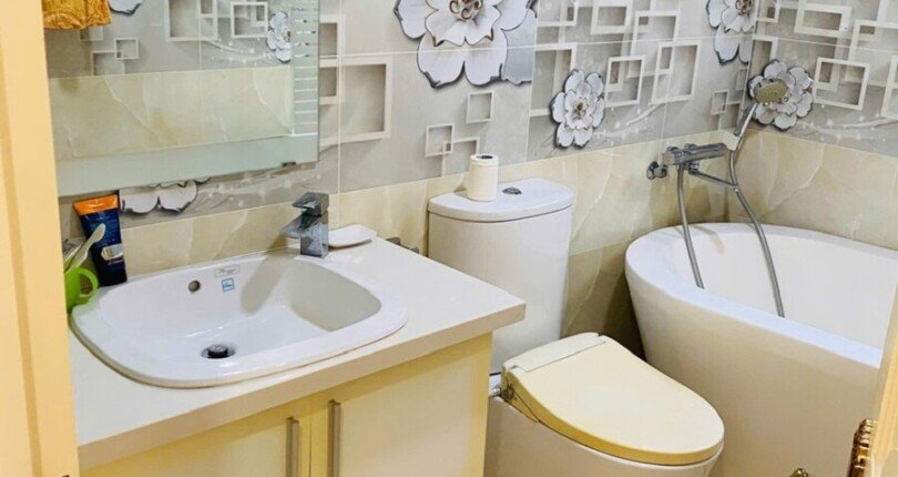 tollet can ho can ban 810x430 - Bán căn hộ chung cư Green Valley , diện tích 118m2, giá 9.5 tỷ, nội thất đầy đủ, xem nhà dễ.