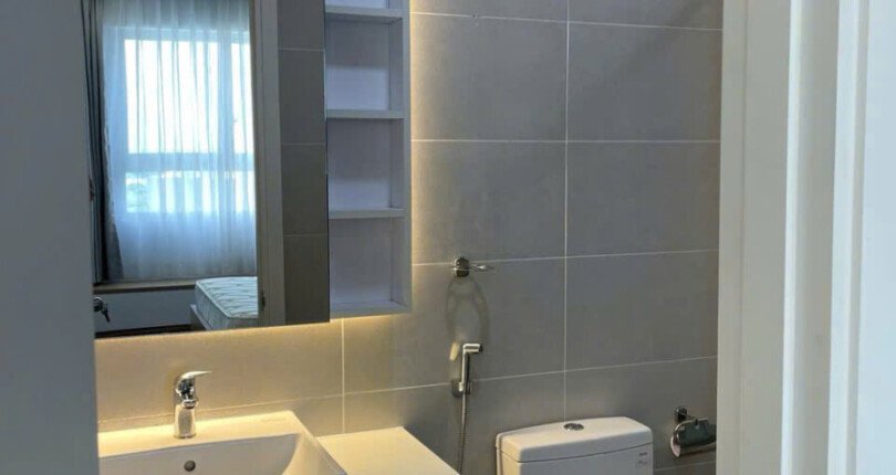 tollet can ho can cho thue 810x430 - Cho thuê căn hộ chung cư Scenic Valley 2, 02pn, giá 21tr/tháng, nhà đẹp, nội thất căn hộ đầy đủ.