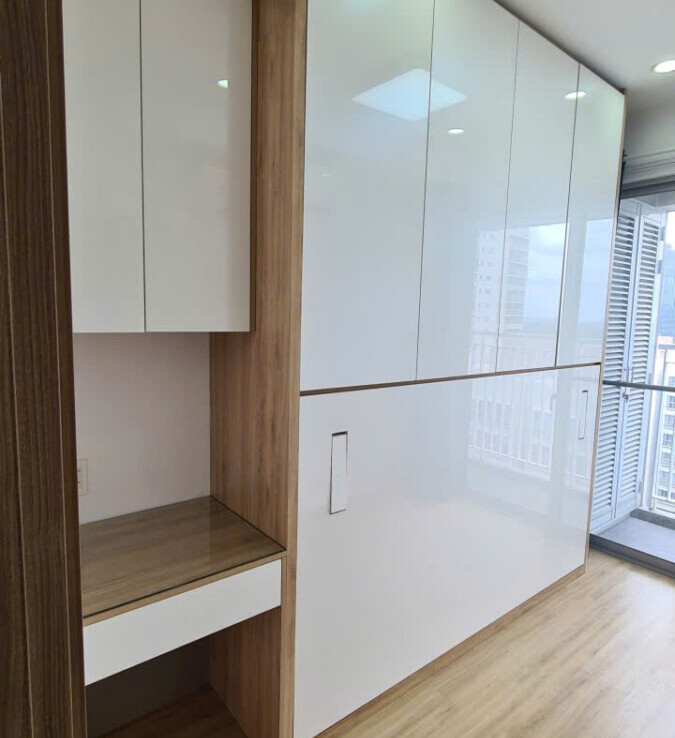 tu giay rong rai 675x738 - Bán gấp căn hộ 3pn tòa D, căn góc, lầu cao, view hồ bơi chung Scenic Valley 1 giá 9,1 tỷ