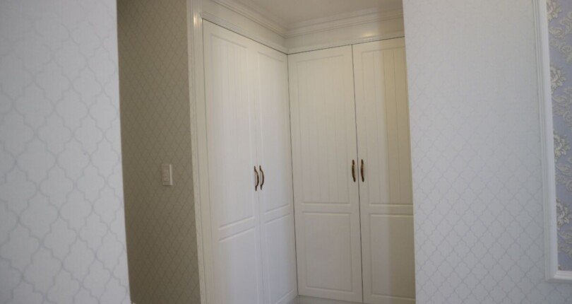 tu quan ao 810x430 - Giá mua bán căn hộ 3pn D-02 căn góc, lầu cao chung cư Green Valley Phú Mỹ Hưng T10/2025