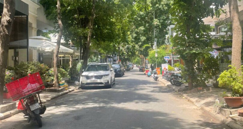 vi tri nha mat duong noi khu hung gia 4 ke chung cu sky garden 810x430 - Giá cho thuê tòa nhà văn phòng có 10pn đường Nội khu Hưng Gia 4 t9/2025
