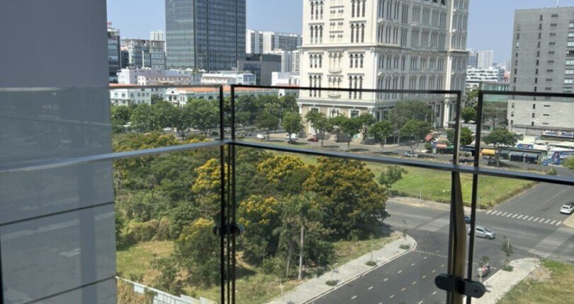 view ban cong can ho ban 810x430 - Giá mua bán căn hộ 2pn tòa A căn 08 chung cư Cardinal Court phường Tân Mỹ T9/2025