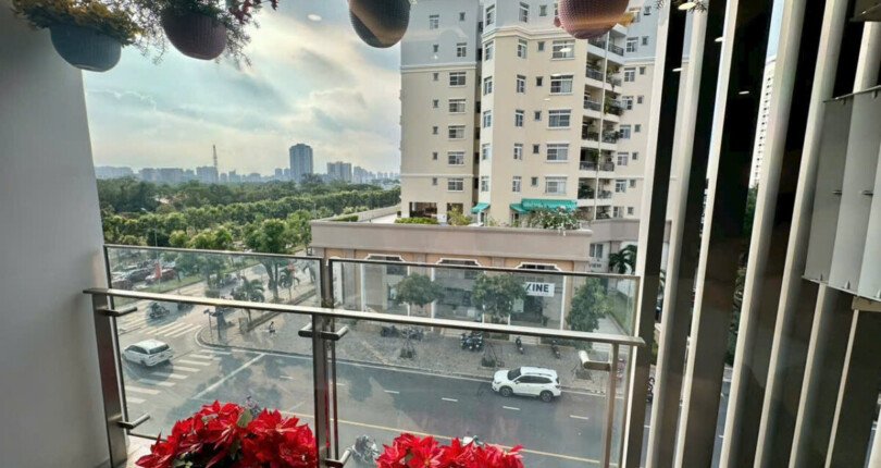 view ban cong phong khach can ho ban 810x430 - Giá mua bán căn hộ 3pn tòa A chung cư the Ascentia phường Tân Mỹ T10/2025