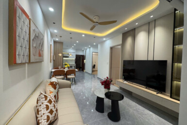 ban can ho sky garden 2 1 385x258 - Bán căn hộ Sky Garden 2, DT 71m2 Nhà đẹp- Nội Thất mới- View hồ bơi- thiết kế 2 Phòng-2wc- Giá chỉ 5.350 Tỷ