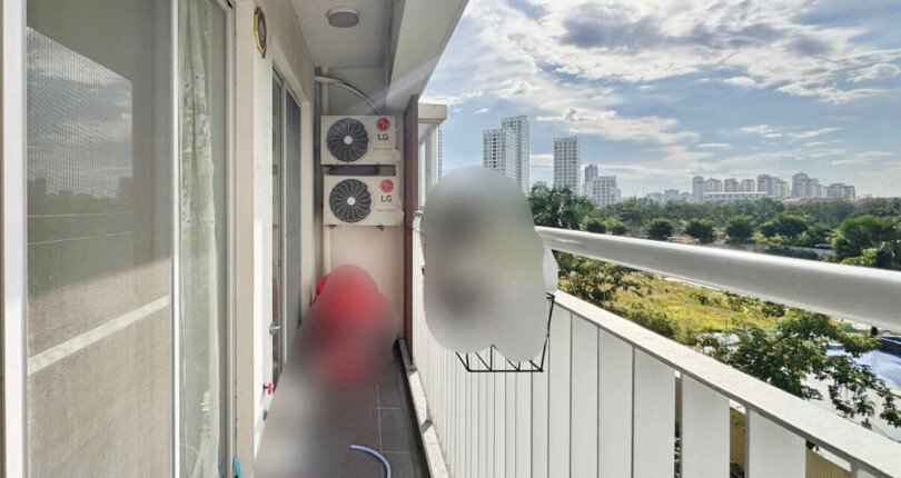 ban cong can ho ban 5 810x430 - Giá mua bán căn hộ 3pn tòa D chung cue Scenic Valley 1 T10/2025