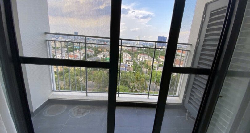 ban cong phong khach can ho 810x430 - Giá mua bán căn hộ 3pn số 04 tòa B chung cư Nam Phúc Le Jardin phường Tân Mỹ T11/2025