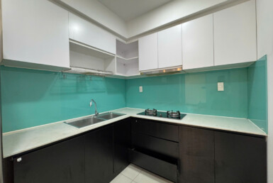 bep can ho ban 10 385x258 - Bán căn hộ 77m2 chung cư Scenic Valley 1, giá 7.1 tỷ, nội thất đầy đủ, xem nhà dễ.