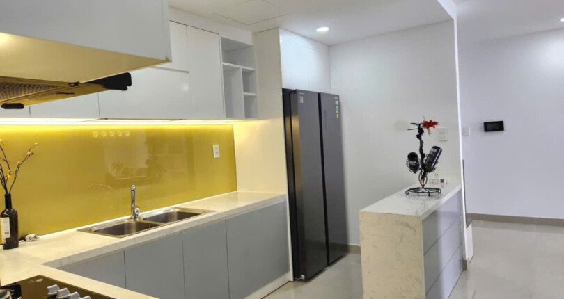 bep can ho ban 13 810x430 - Bán căn hộ 110m2, chung cư Scenic Valley 1, 03pn, giá 9.680 tỷ, nhà đẹp, đầy đủ nội thất.