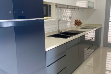 bep can ho ban 9 385x258 - Bán căn hộ 80m2, chung cư Scenic Valley 1, 02pn, giá 7.3 tỷ, nội thất đầy đủ, xem nhà dễ.