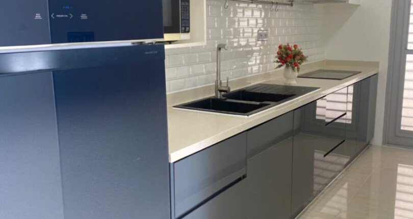 bep can ho ban 9 810x430 - Bán căn hộ 80m2, chung cư Scenic Valley 1, 02pn, giá 7.3 tỷ, nội thất đầy đủ, xem nhà dễ.