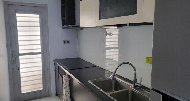 bep can ho cho thue 1 810x430 - Cho thuê căn hộ 80m2, 02pn, chung cư Scenic Valley 1, giá 20tr/tháng, nội thất đầy đủ.