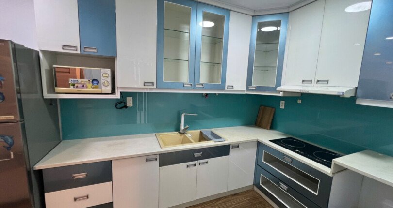 bep cxan ho ban 810x430 - Bán căn hộ 77m2, chung cư Scenic Valley 1, 02pn, giá 7.4 tỷ, nội thất đầy đủ, xem nhà dễ.