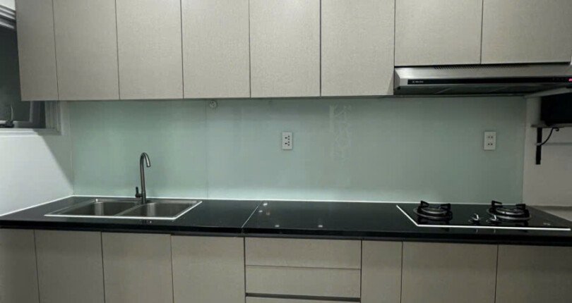 bep trong can ho ban 1 810x430 - Bán gấp căn hộ 3pn - 100m2 chung cư Happy Valley Phú Mỹ Hưng, căn góc, view sông, giá 9,350 tỷ