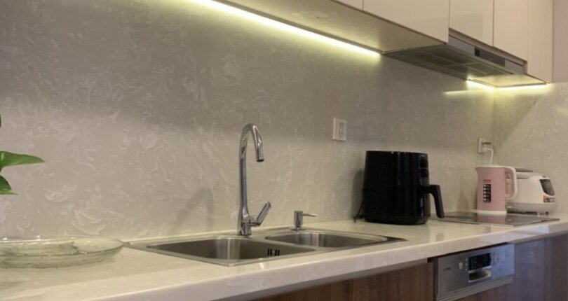 can canh bep 1 810x430 - Bán căn hộ 3pn tòa A chung cư Riverpark Premier, 130m2, giá 18 tỷ