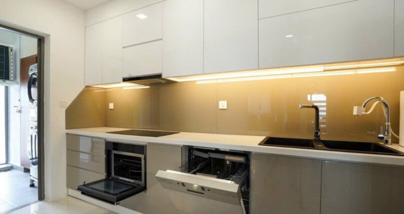 can canh bep hoan thien cao cap 810x430 - Giá mua bán căn hộ Tophouse chung cư Riverpark Premier phường Tân Hưng T10/2025