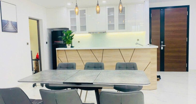 can canh bep va phong an 810x430 - Giá mua bán căn hộ số 14 tòa A view sông chung cư Midtown Phú Mỹ Hưng T10/2025