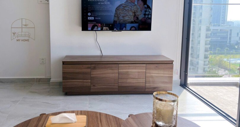 can canh phong khach can ho ban 810x430 - Giá mua bán căn hộ 2pn tòa A view hồ bơi chung cư Cardinal Court Phú Mỹ Hưng T10/2025