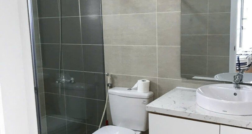 can ho ban co 2 toilet hoan thien nhu hinh 1 810x430 - Giá mua bán căn hộ 2pn tòa nhà C chung cư Green Valley phường Tân Mỹ T10/2025