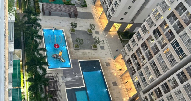 can ho ban lien ke ho boi noi khu 2 810x430 - Chủ gửi bán gấp căn hộ 3pn tòa D chung cư Scenic Valley 1 giá 9,7 tỷ