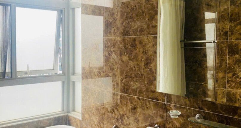 can ho co 2 toilet hoan thien nhu hinh 6 810x430 - Giá mua bán căn hộ 3pn tòa I chung cư Star Hill phường Tân Mỹ T10/2025
