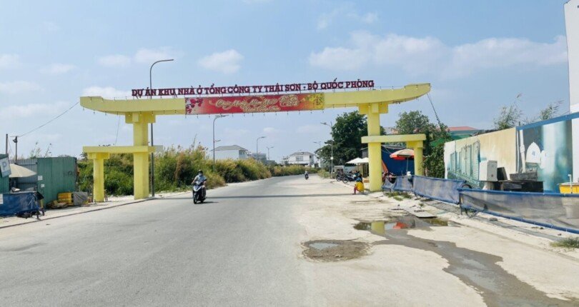 cong vao kdc thai son 1 810x430 - Giá mua bán đất nền dãy B kdc Thái Sơn 1 Nhầ Bè T10/2025