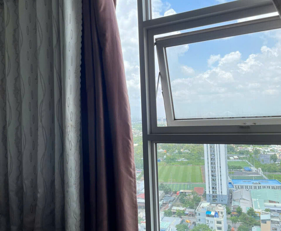 cua so can ho view song 900x738 - Giá mua bán căn hộ 2pn tòa 1B chung cư La Casa Phường Phú Thuận T10/2025