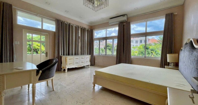 hien trang nha co 4pn hoan thien rong rai nhu hinh 810x430 - Giá cho thuê nhà Biệt thự đơn lập 4pn có hồ bơi khu Mỹ Phú - Phú Mỹ Hưng T10/2025
