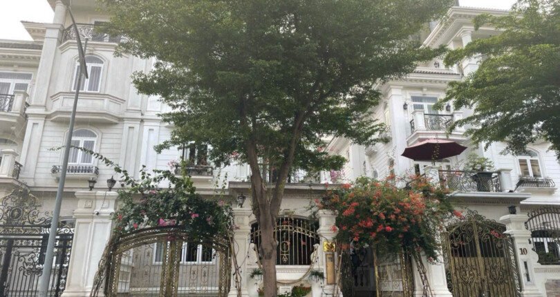 hinh anh nha biet thu ban 810x430 - Giá mua bán nhà Biệt thự nguyên căn kdc Cityland, 99 Nguyễn Thị Thập T10/2025
