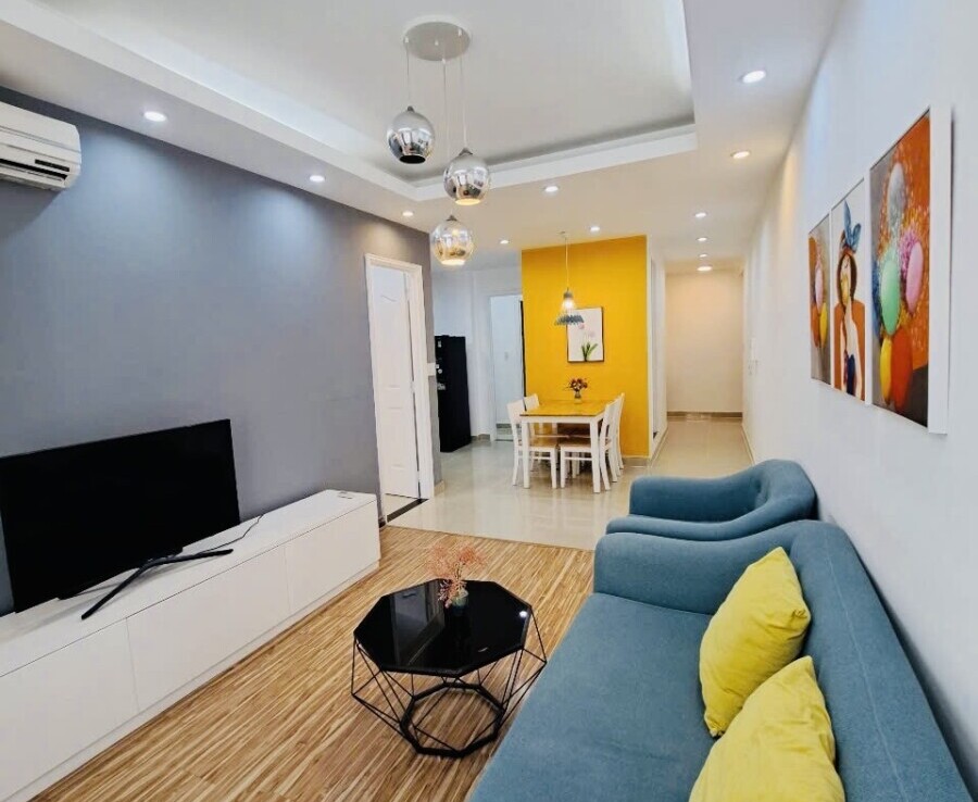 hinh anh phong khach can ho can ban 1 900x738 - Cho thuê căn hộ chung cư Sky Garden 3, 68m2, giá 15tr/tháng, nội thất đầy đủ, xem nhà dễ.