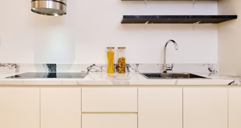 khong gian bep 5 810x430 - Giá mua bán căn hộ 3pn số 04 tòa nhà E chung cư Scenic Valley 1 phường Tân Mỹ T11/2025