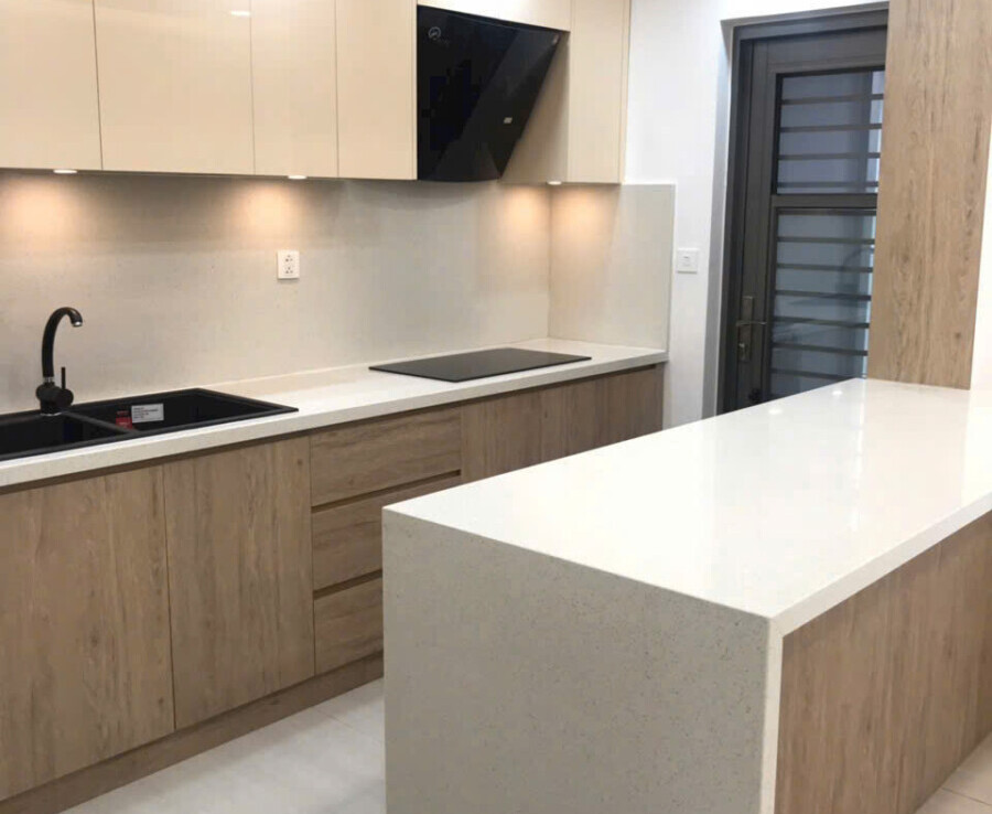 khong gian bep 900x738 - Giá mua bán căn hộ 3pn tòa c chung cư Riverpark Premier phường Tân Hưng t10/2025