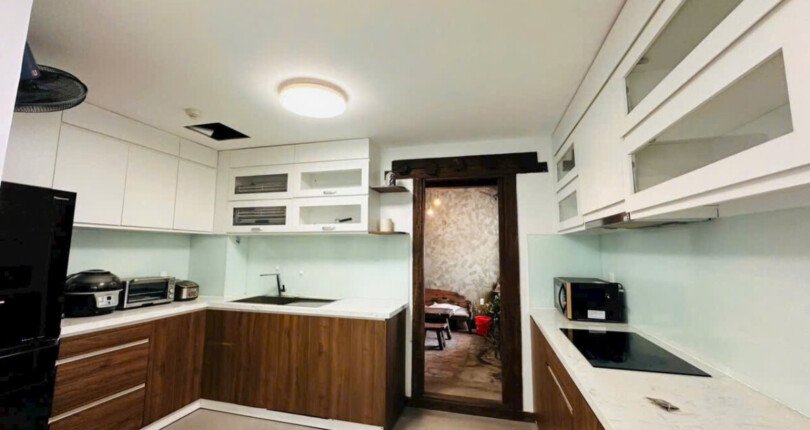 khong gian bep rong rai 11 810x430 - Giá mua bán căn hộ 3pn chung cư Riverside Residence Phú Mỹ Hưng T10/2025