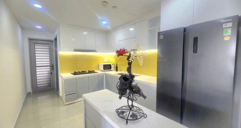 khong gian bep rong rai 15 810x430 - Chủ gửi bán gấp căn hộ 3pn tòa D chung cư Scenic Valley 1 giá 9,7 tỷ