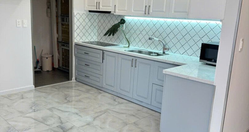 khong gian bep rong rai 7 810x430 - Giá mua bán căn hộ 3pn tòa C chung cư Hưng Phúc Happy Residence T10/2025