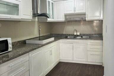 khong-gian-bep-rong-rai-trong-can-ho-cho-thue