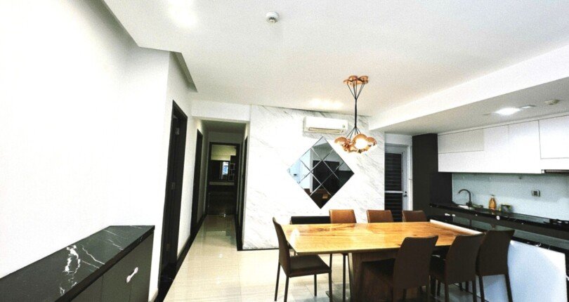 khong gian bep va phong an 1 810x430 - Giá mua bán căn hộ 3pn - 135m2 tòa A chung cư Happy Valley phường Tân Hưng T10/2025