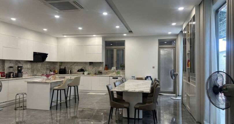 khong gian phong an va bep 810x430 - Giá mua bán nhà Biệt thự nguyên căn kdc Thái Sơn Nhà Bè T10/2025