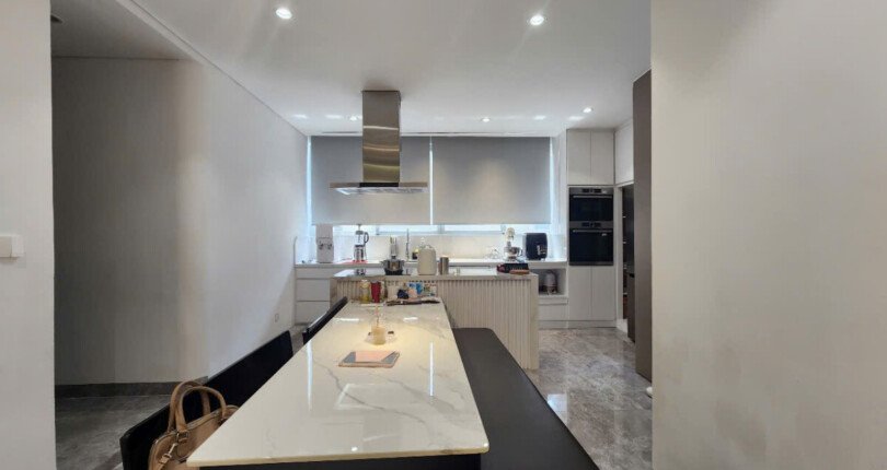 khong gian phong an va bep rong rai 810x430 - Giá mua bán căn hộ 3pn chung cư Star Hill phường Tân Mỹ T10/2025