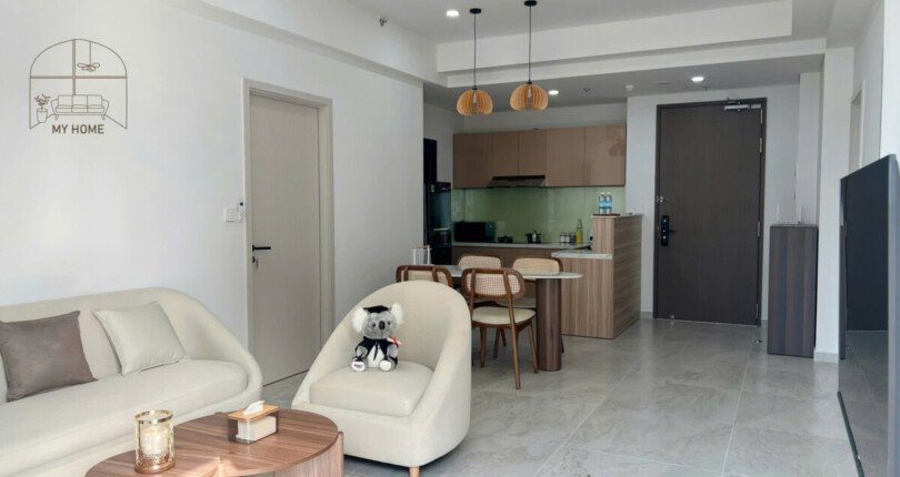 khong gian phong khach can ho ban 1 810x430 - Giá mua bán căn hộ 2pn tòa A view hồ bơi chung cư Cardinal Court Phú Mỹ Hưng T10/2025
