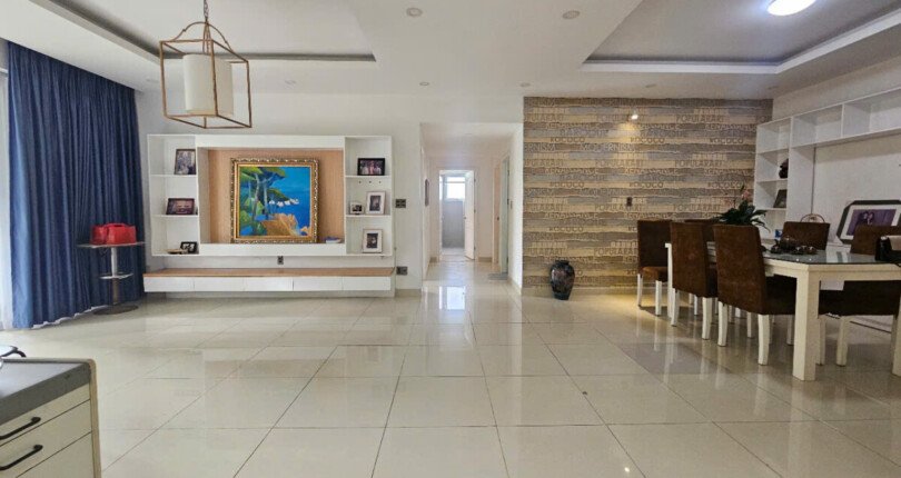 khong gian phong khach rong rai 810x430 - Giá cho thuê căn hộ 3pn tòa nhà B chung cư Riverpark Residence phường Tân Hưng T11/2025