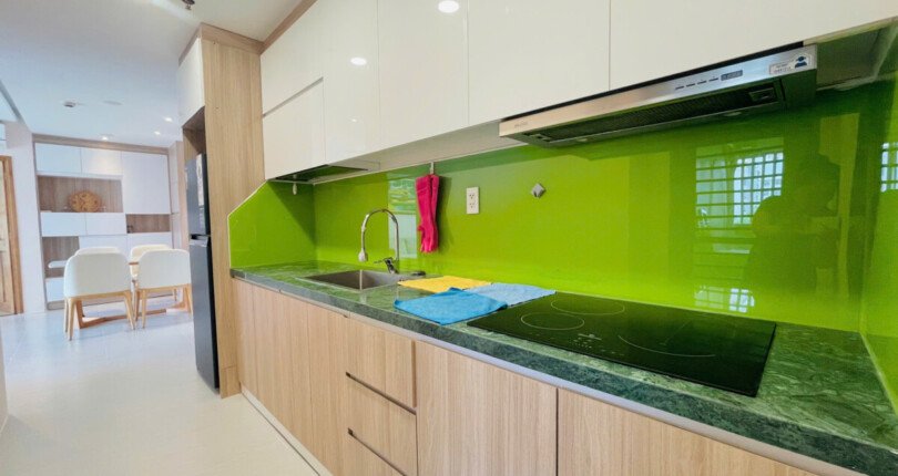 khu vuc bep rong rai 810x430 - Giảm giá bán gấp căn hộ 2pn tòa D chung cư Hưng Phúc Happy Residence giá 6,5 tỷ