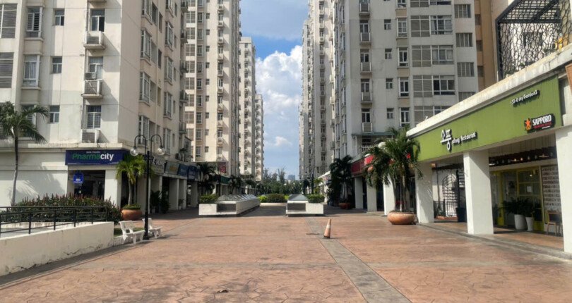 pho di bo chung cu sky garden 3 810x430 - Giá mua bán Shophouse khối đế chung cư Sky Garden 3 phường Tân Hưng T10/2025