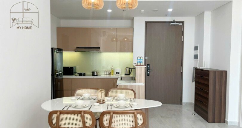 phong an va bep rong rai 810x430 - Giá mua bán căn hộ 2pn tòa A view hồ bơi chung cư Cardinal Court Phú Mỹ Hưng T10/2025